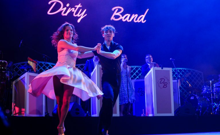 Muzyczno-taneczne przedstawienie rodem z “Dirty Dancing”