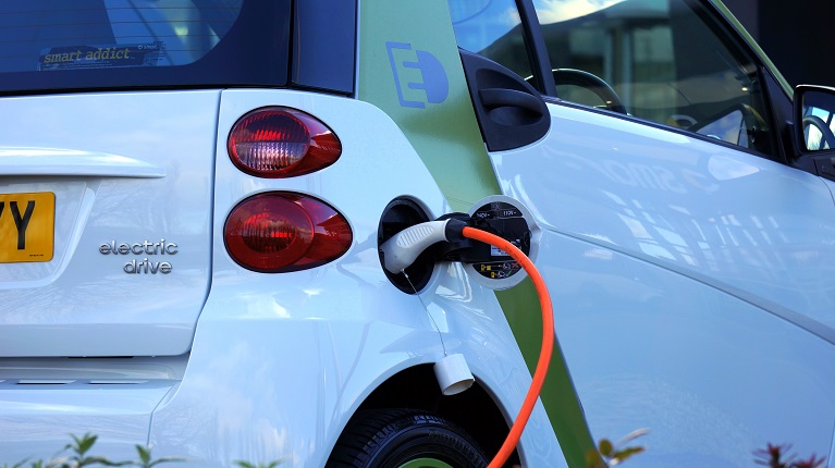 O elektromobilności i paliwach alternatywnych