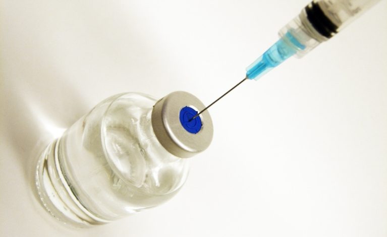 Szczepionka na koronawirusa testowana na ludziach