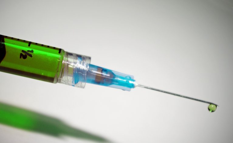 „Szybka ścieżka” dla dwóch szczepionek przeciwko COVID-19 w USA