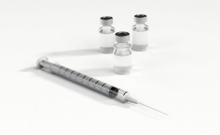 Pierwsze szczepionki na Covid-19 trafią do Polski na przełomie grudnia i stycznia