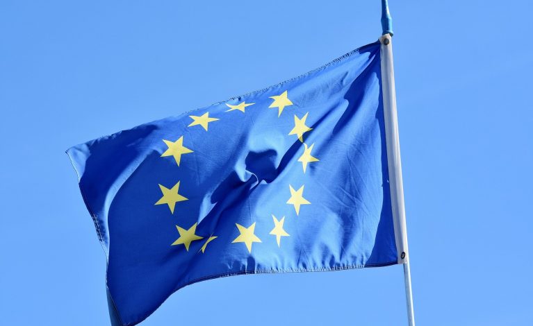 UE robi kolejny krok w stronę paszportów szczepionkowych