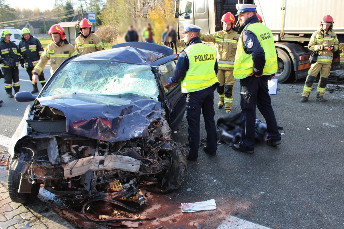 Wypadek w Gruszewni: kierowca osobówki nie przeżył