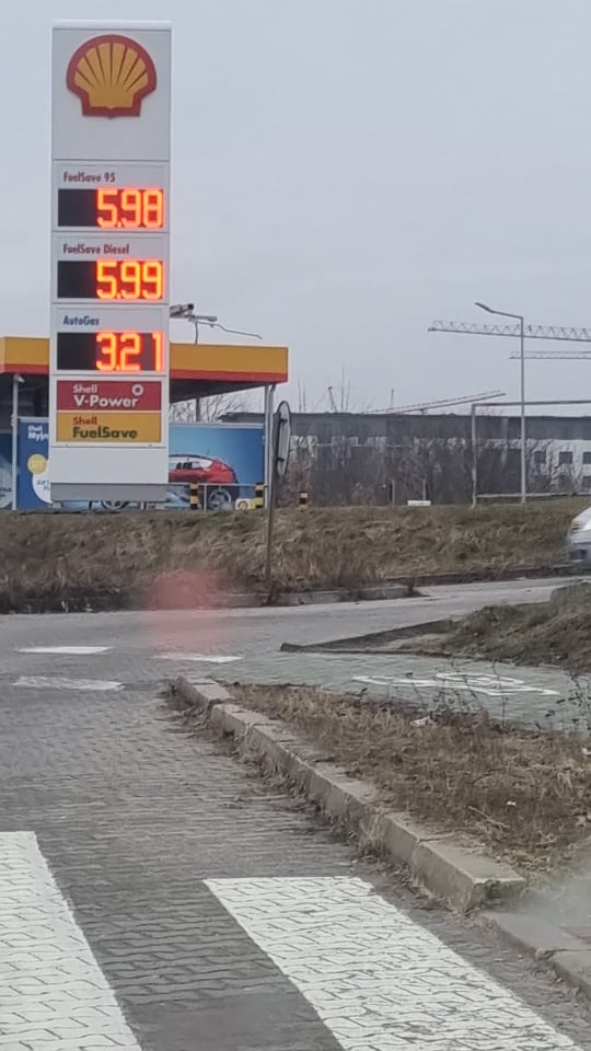 Niższy VAT na paliwo. Ceny na stacjach spadły