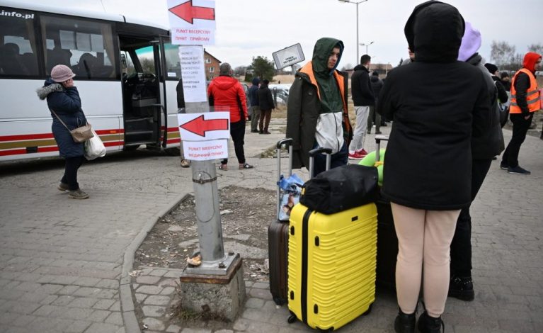 Szefernaker: 100 tys. uchodźców z Ukrainy przekroczyło do tej pory granicę z Polską
