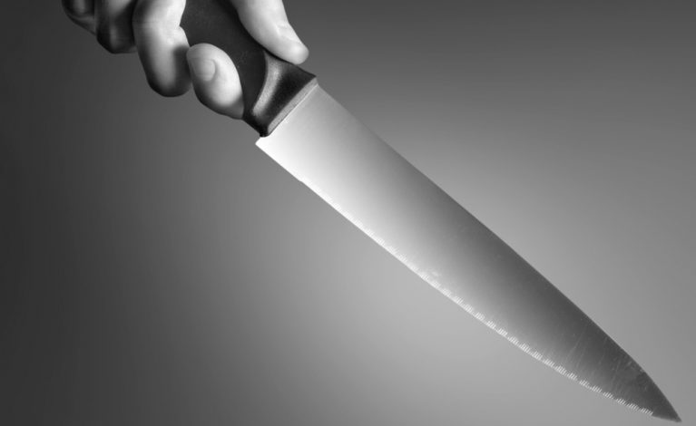 Ojciec, który ugodził syna nożem podczas obiadu, skazany za usiłowanie zabójstwa
