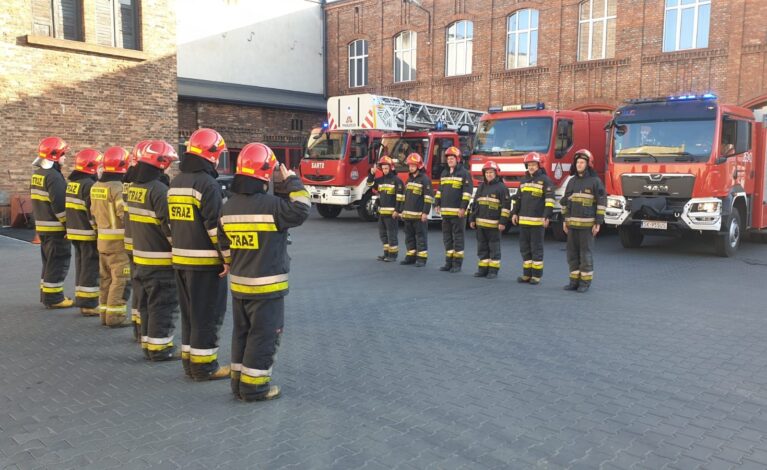 Częstochowscy strażacy uczcili minutą ciszy bohaterskich ratowników Ukrainy