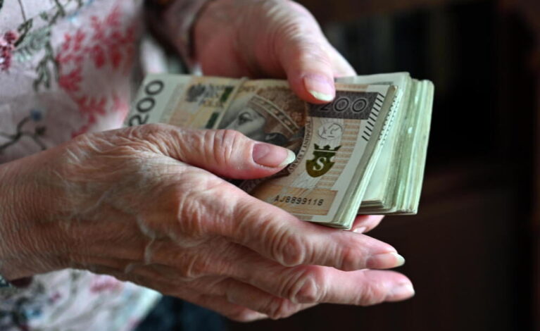 Rządowy projekt ustawy o czternastej emeryturze trafił do komisji sejmowych