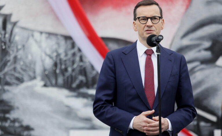 Premier w Myszkowie: Premier: w Polsce jest 40 mln Polaków gotowych stanąć z bronią w ręku, żeby bronić ojczyzny