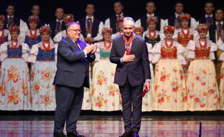 Prezydent: Zespół Pieśni i Tańca “Śląsk” służąc wartościom estetycznym, pielęgnuje ideały patriotyczne