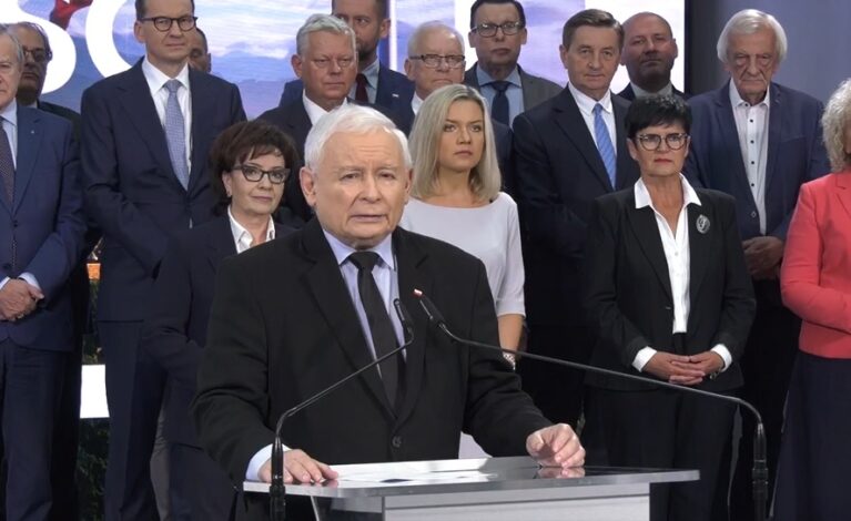 Kaczyński przedstawił “jedynki” PiS-u. Zaskoczenie w okręgu częstochowskim