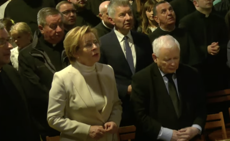 Prezes Jarosław Kaczyński na Jasnej Górze. Wieczorna modlitwa przedstawicieli PiS