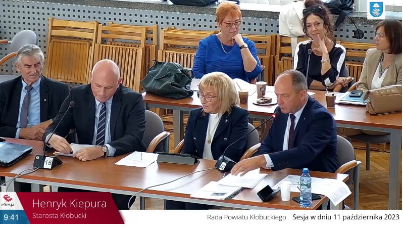 Radni Rady Powiatu w Kłobucku wybrani z list PiS w wyborach samorządowych zablokowali obrady Rady Powiatu
