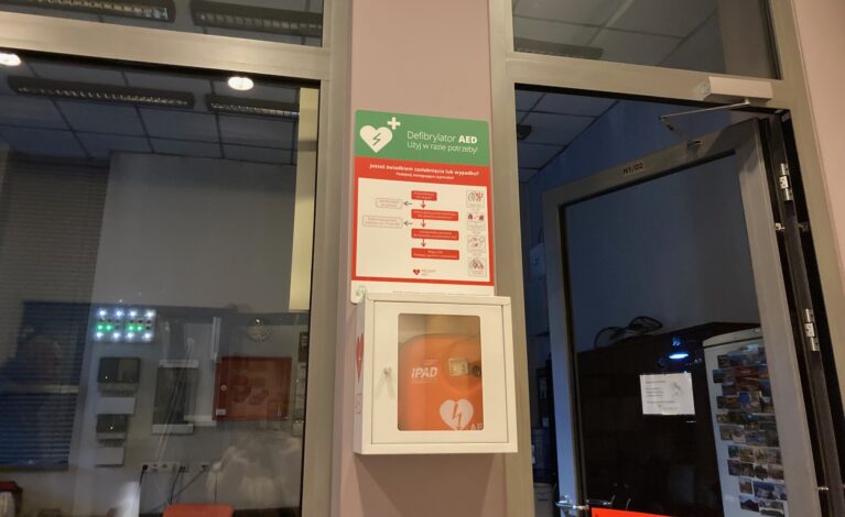 Mapa defibrylatorów. Gdzie w Częstochowie znajdziemy urządzenia ratujące życie?