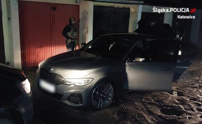 Paserzy zatrzymani w skradzionym z Częstochowy BMW za ponad 270 tys. zł