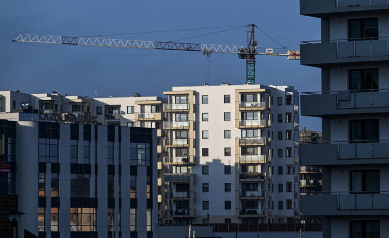 BIK: popyt na kredyty mieszkaniowe w grudniu 2023 r. wzrósł o 421 proc. rdr