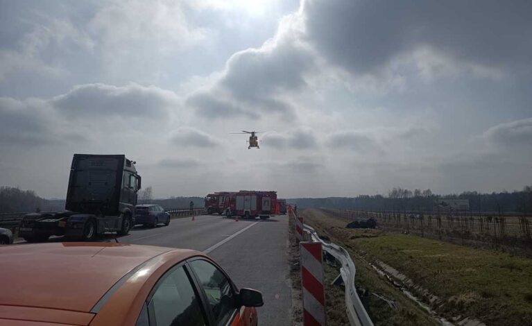 Wypadek na A1 w okolicach Starczy. Ranny kierowca zabrany przez śmigłowiec LPR