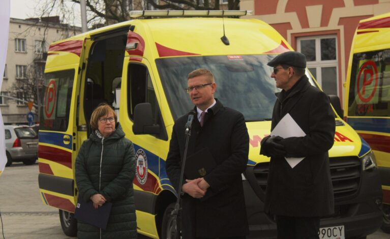 Częstochowskie pogotowie zaprezentowało dwa nowe ambulanse