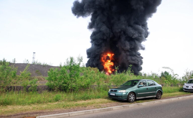 Śląskie: pożar objął już całe składowisko odpadów w Siemianowicach Śląskich