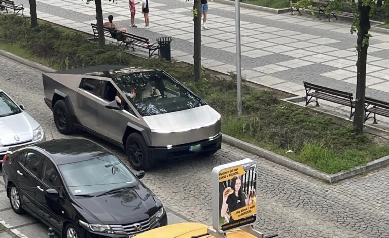 Pierwsza Tesla Cybertruck zarejestrowana w Polsce na ulicach Częstochowy