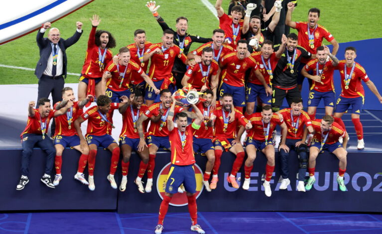 Piłkarze reprezentacji Hiszpanii wywalczyli mistrzostwo Europy